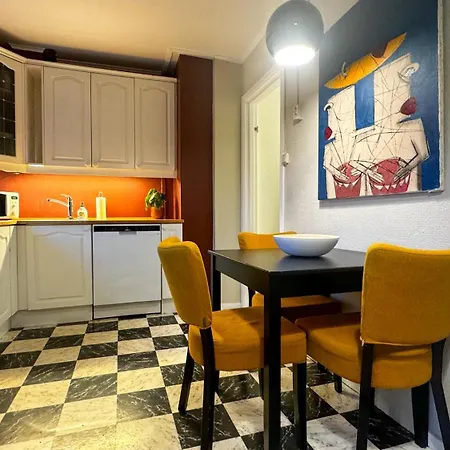 Cozy With Free Parking Apartament *
