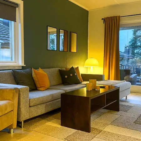 Cozy With Free Parking Apartament