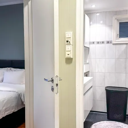 Cozy With Free Parking Apartament