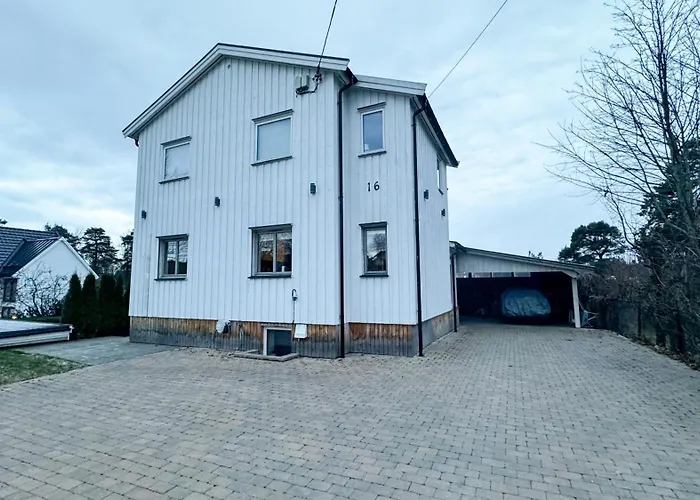 Cozy With Free Parking